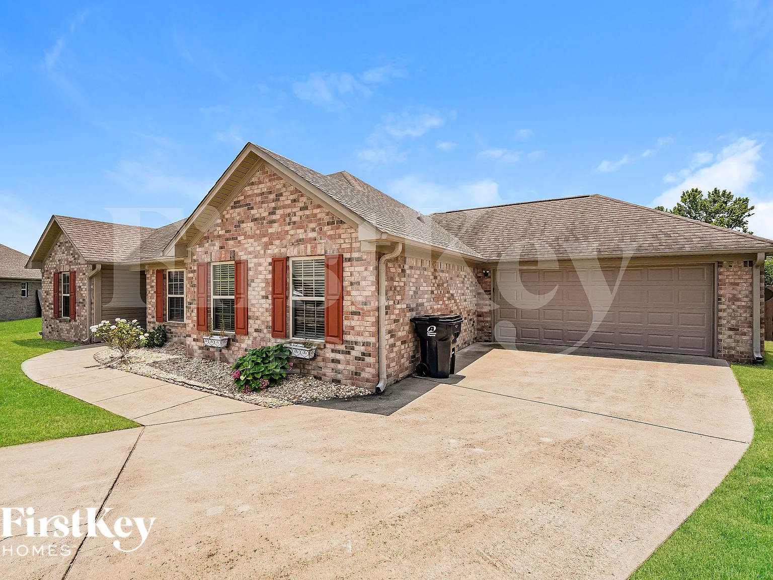 3 bed, 2.0 bath, 1587 sqft, $2,130 — Photo 2