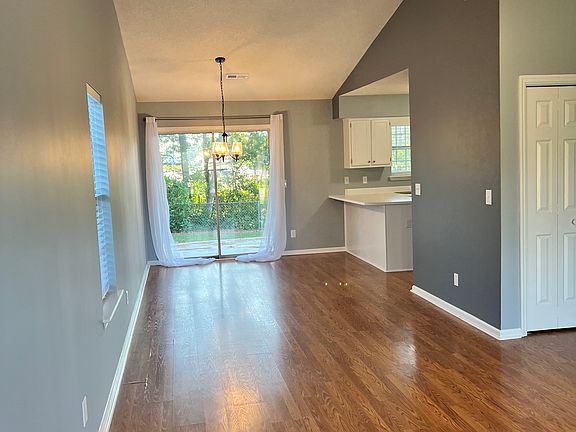 3rd image of 4806 Oberbeck Way