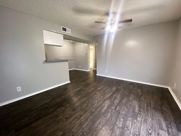 Edinburg Place Apartments — Photo 37