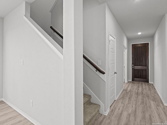 5th image of 2829 Bergamot Dr.