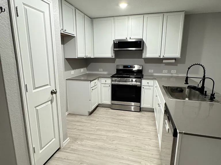 6855 Burgess Rdg — Photo 3