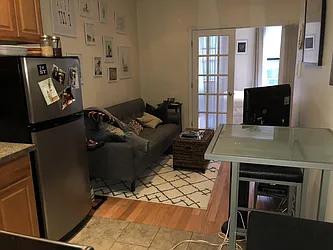 Rented by R New York