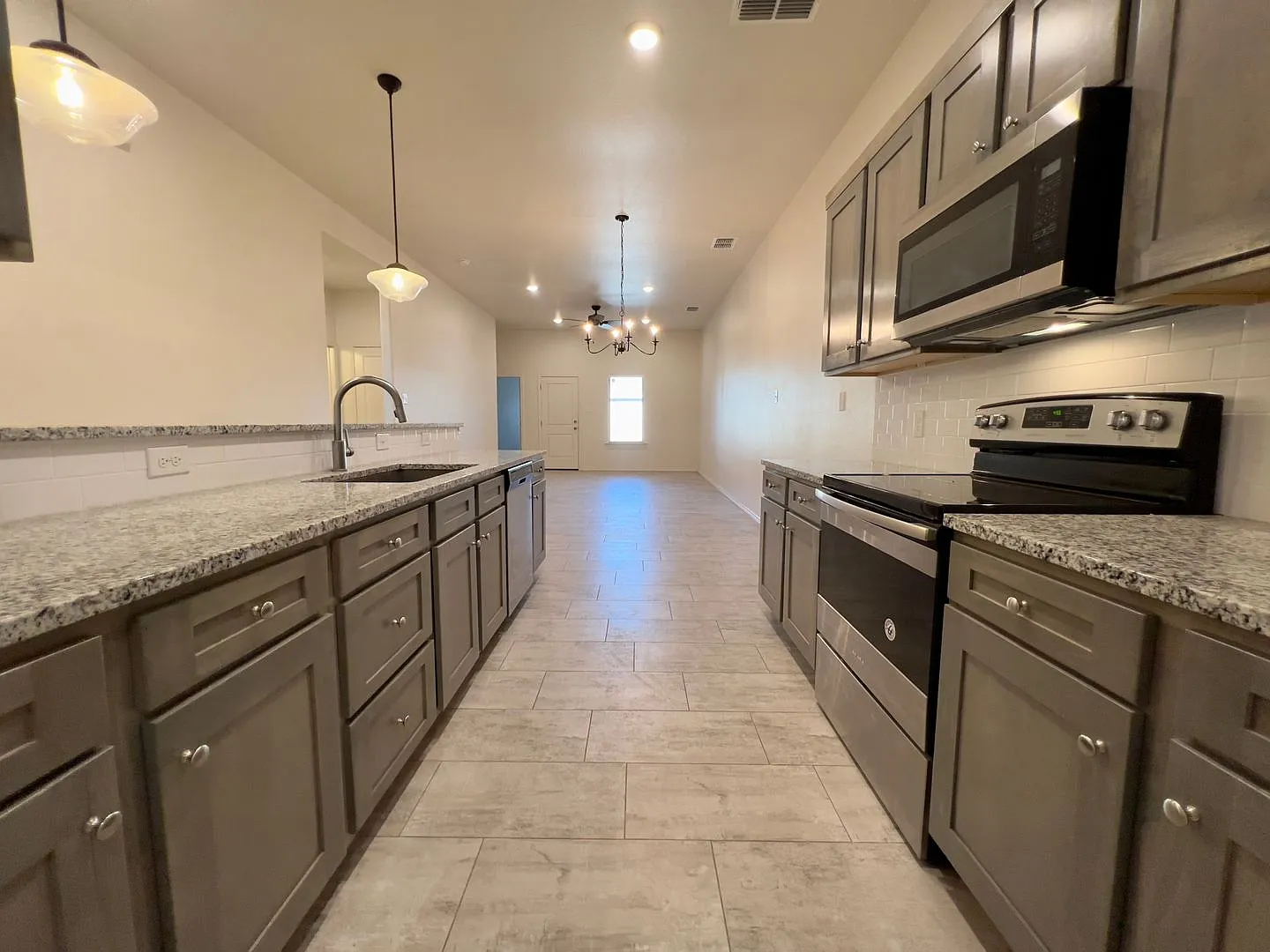 Move-In Special: Beautiful 2-Bedroom Townhome In Frenship Isd — Photo 4