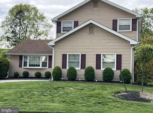 716 Hunters Ln, Mount Laurel, NJ 08054