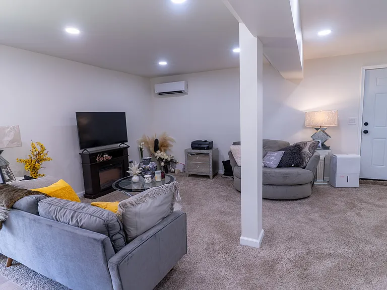 315 Warren St — Photo 15