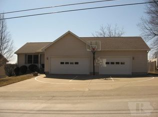 204 15th Ave E, Oskaloosa, IA 52577