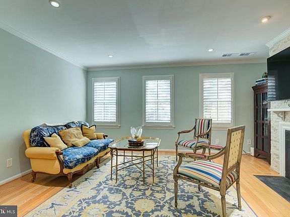 2nd image of 1953 Calvert St NW APT D