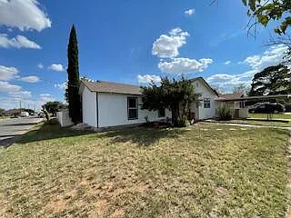 4 bed, 2.0 bath, 1900 sqft, $2,000 — Photo 3