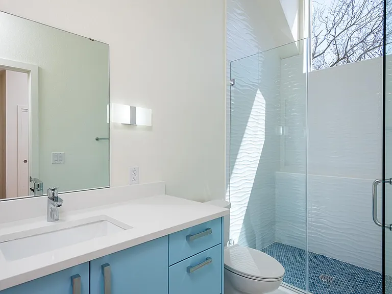 En Suite Bath - North Bedroom