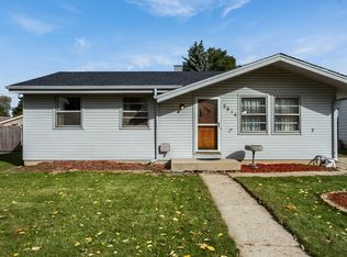 2014 88th St, Kenosha, WI 53143