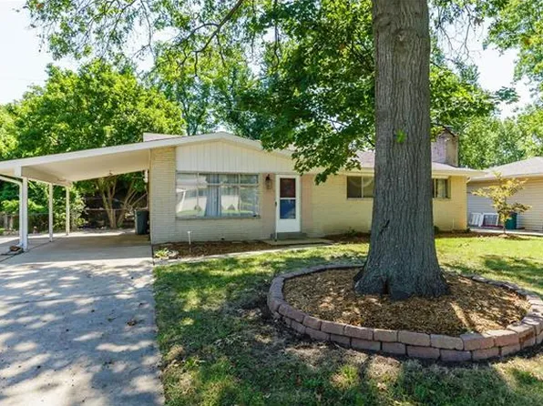 2720 Lakeport Dr, Maryland Heights, MO 63043