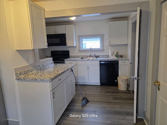 3rd image of 28 Thompson St #2