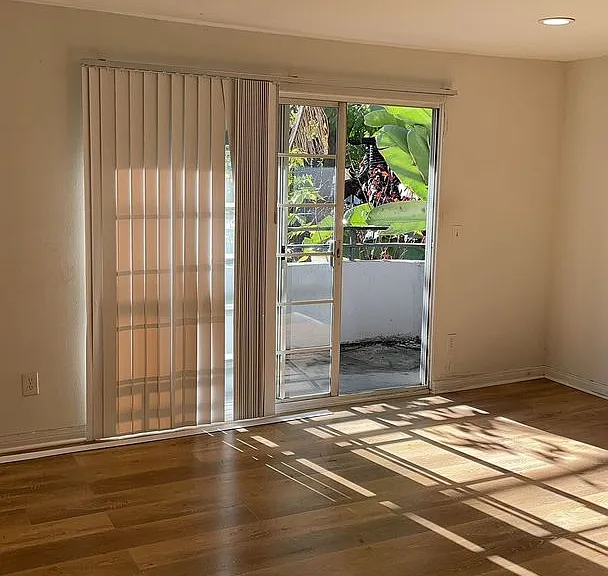 2050 S Bentley Ave — Photo 11