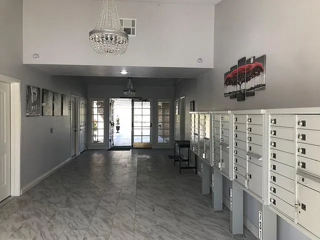Smoke Tree Studio Apartments — Photo 15