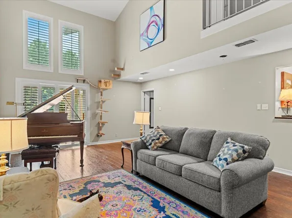 10920 Crown Colony Dr APT C, Austin, TX 78747