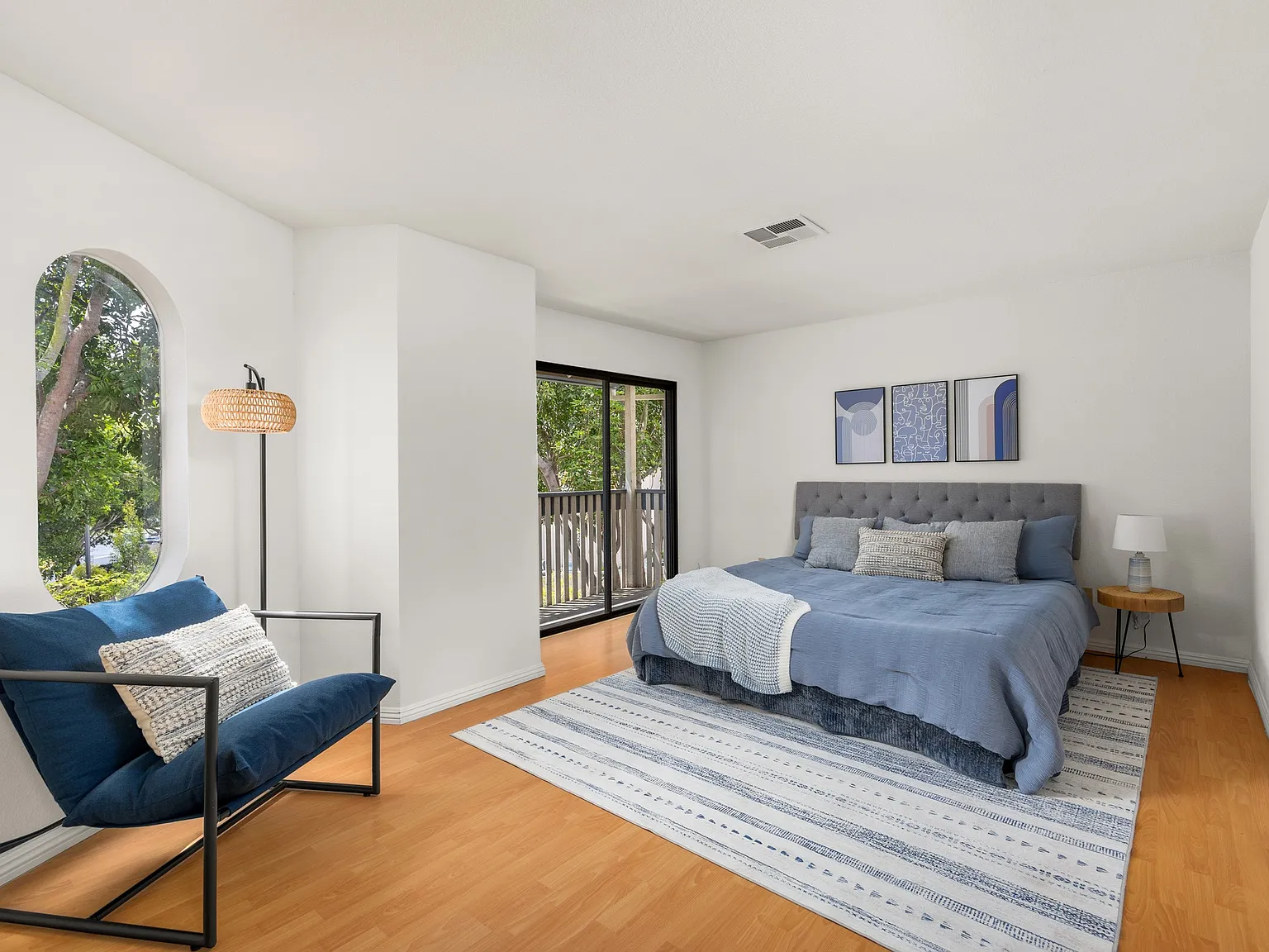 2 bed, 1092 sqft, $3,350 — Photo 2