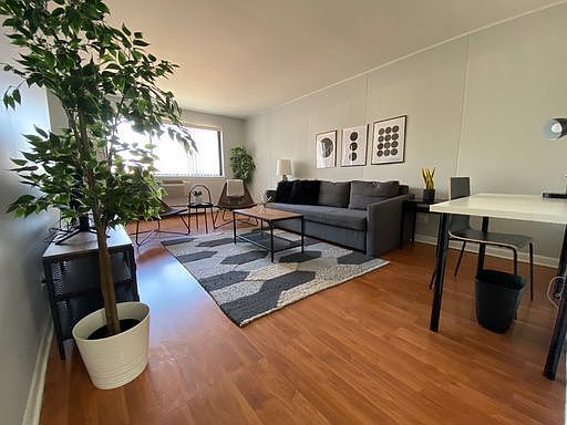 2nd image of 5534 N Kenmore Ave APT 507
