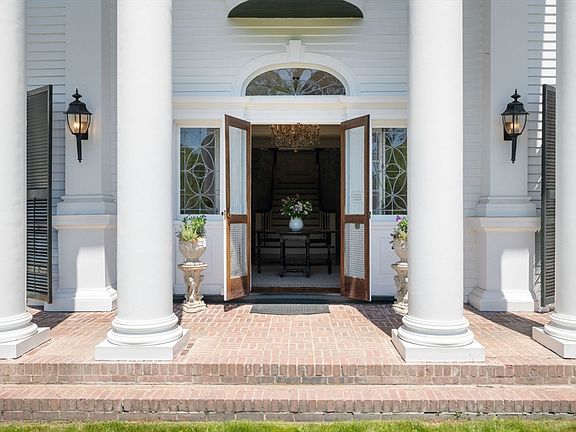 3rd image of 6 Jersey Ln