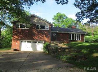 2715 Sheridan Rd, Pekin, IL 61554