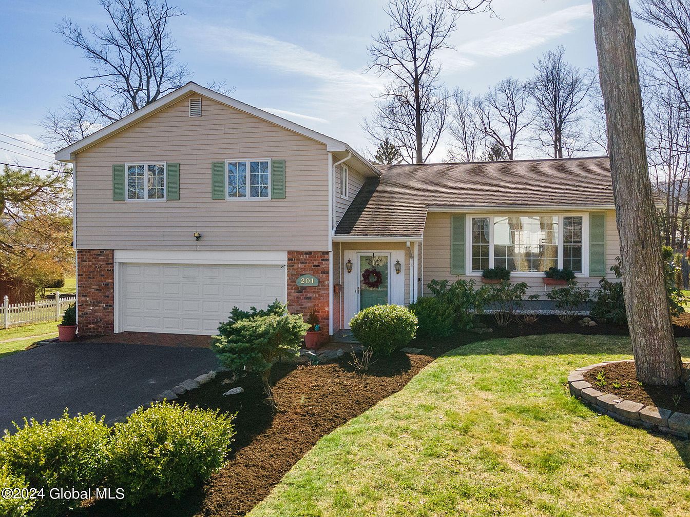 1st image of 201 Grandview Drive