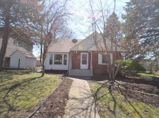 2030 4th St E, Saint Paul, MN 55119