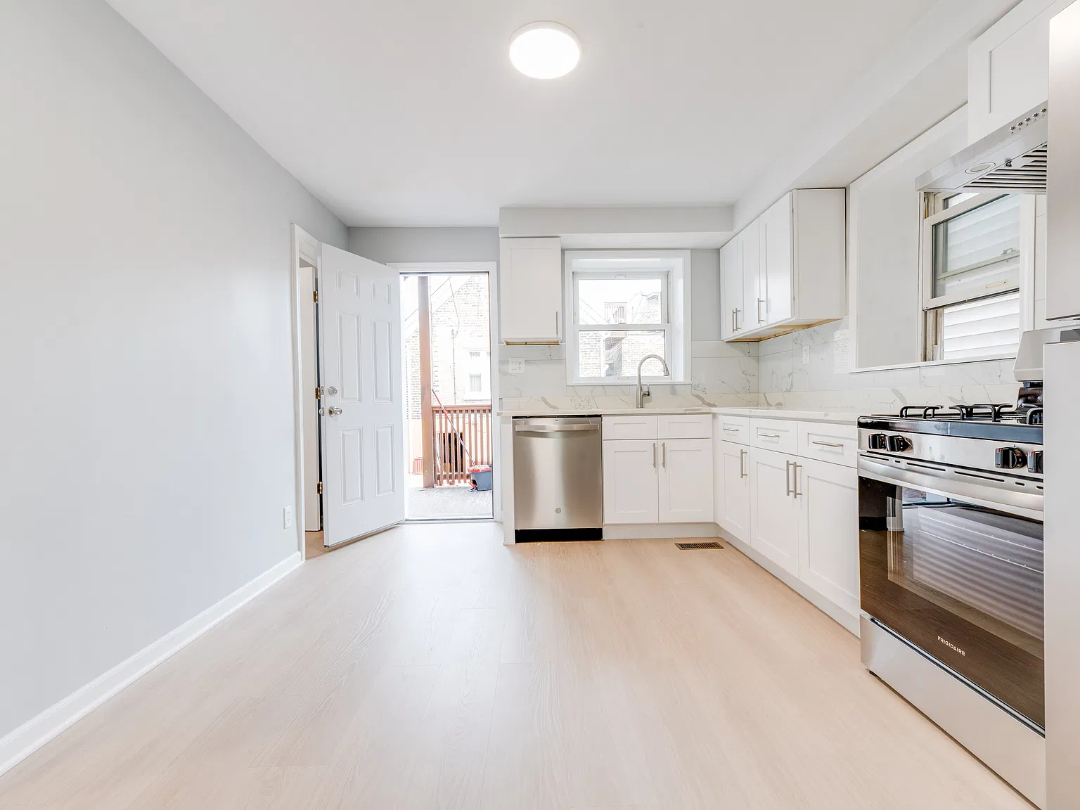 2 bed, $1,800 — Photo 3