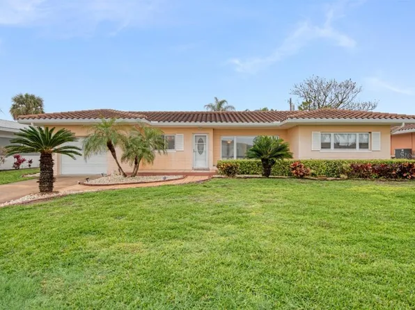 104 19th St, Belleair Beach, FL 33786
