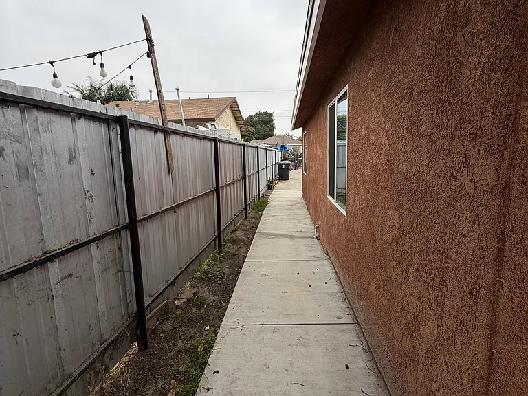 2134 E Shauer St — Photo 24
