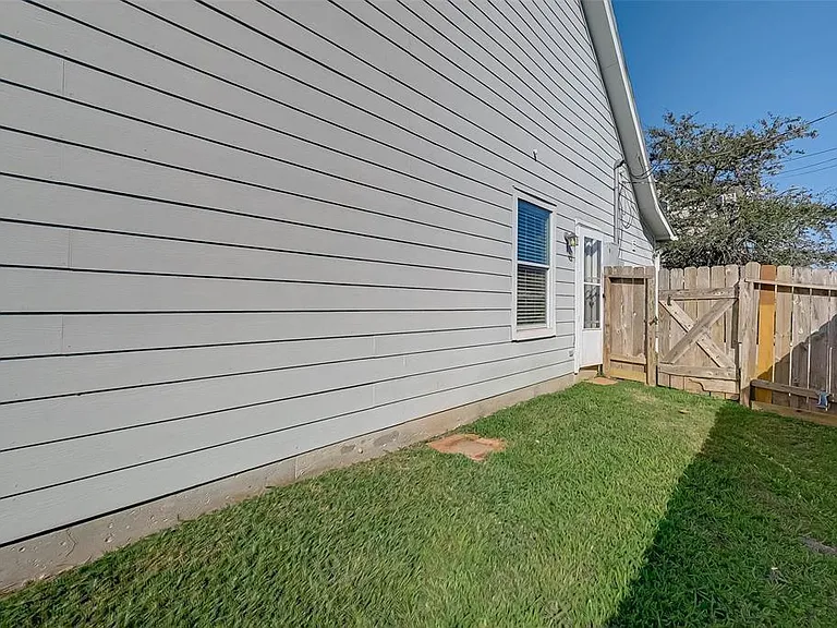 3508 Garrow St — Photo 22