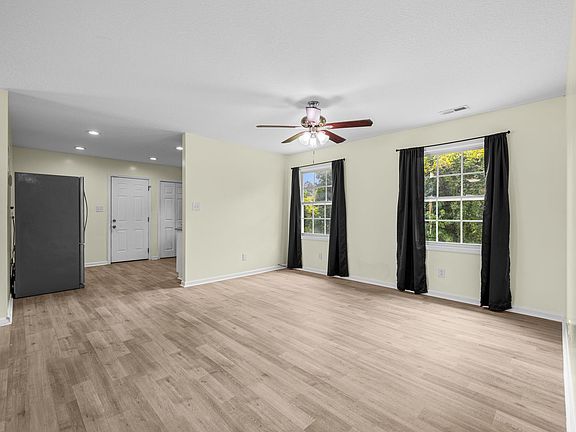 5th image of 103 Oakwood Ct