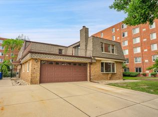 901 E Ardyce Ln, Mount Prospect, IL 60056