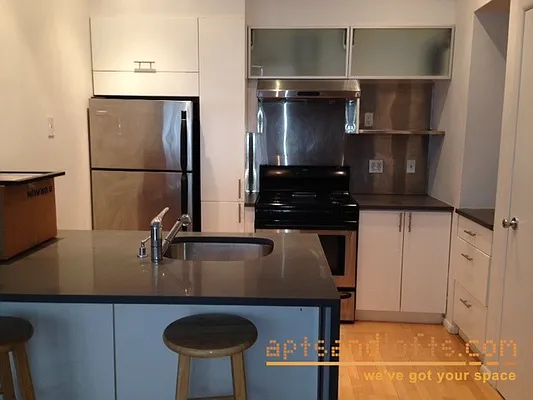 Rented by aptsandlofts.com | media 1