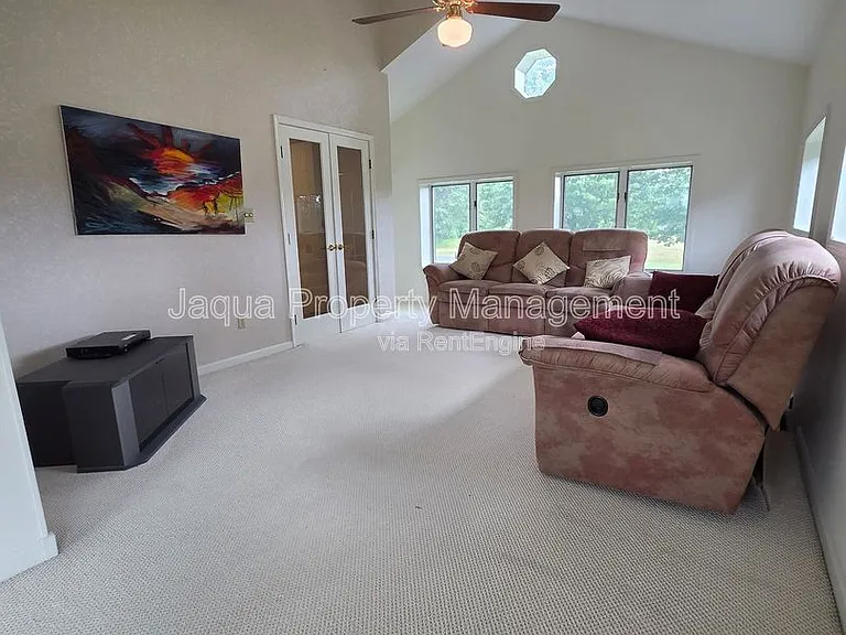 6660 Pine Rd — Photo 8