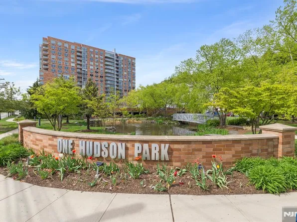310 Hudson Park #310, Edgewater, NJ 07020