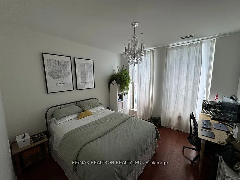 980 Yonge St #714 — Photo 15