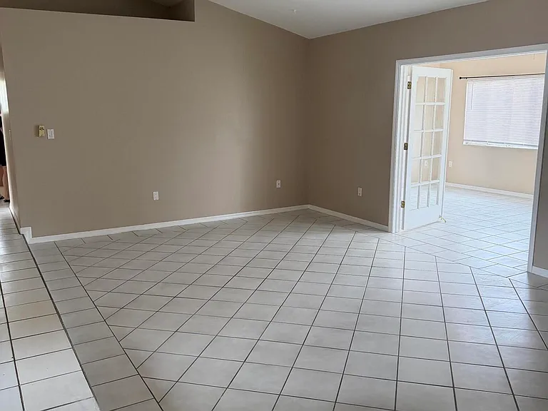 1337 Helvenston St NW — Photo 5