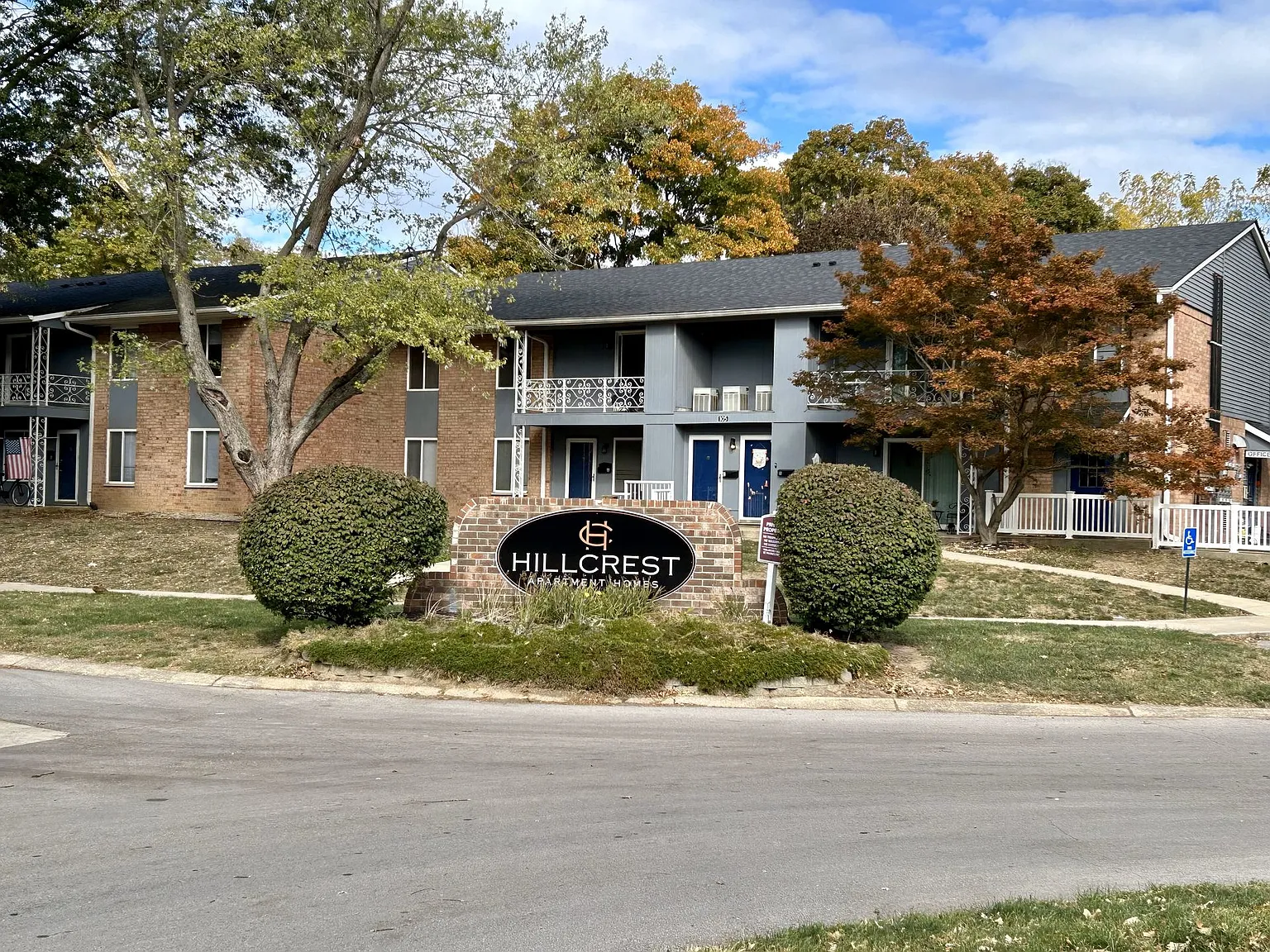 Hillcrest Apartments — Photo 1