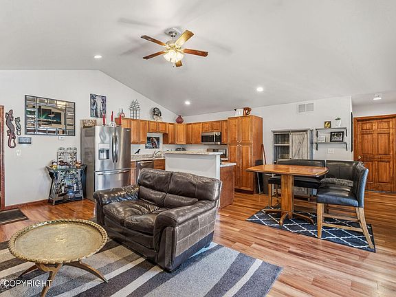 4th image of 48305 Lakeside Ave