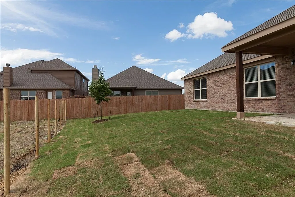 4 bed, 2.5 bath, 3262 sqft, $2,595 — Photo 1