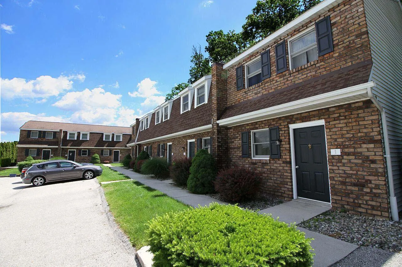 2 bed, $1,295 — Photo 1