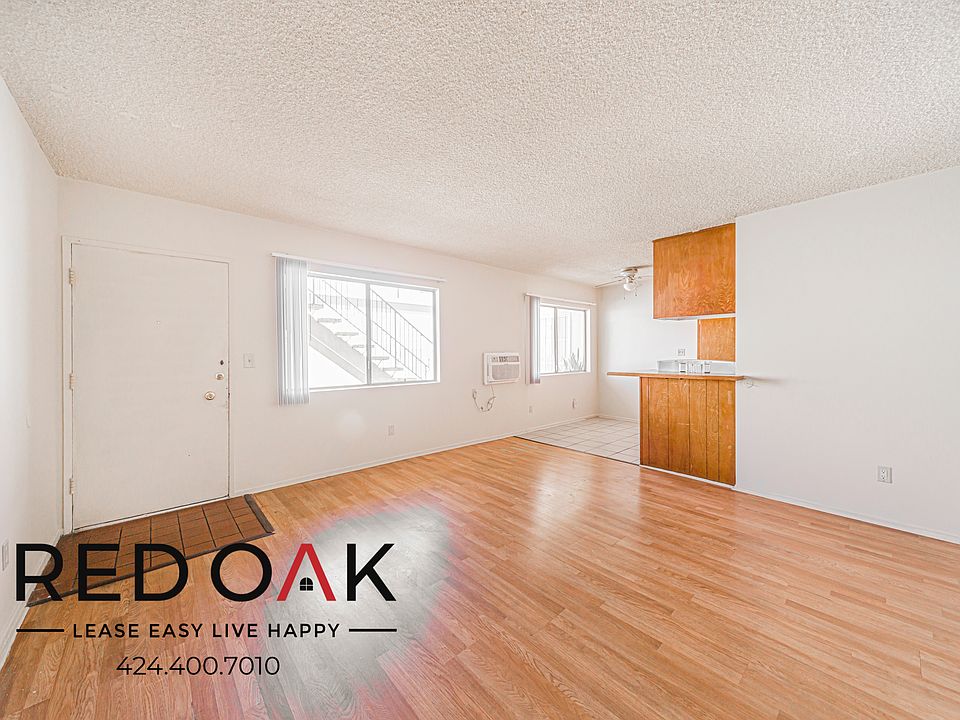 1st image of 16515 Victory Blvd #6