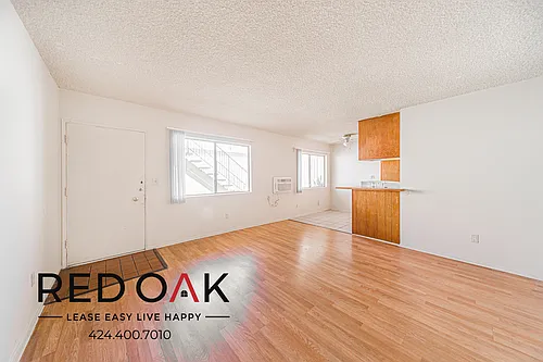 16515 Victory Blvd Photo 1
