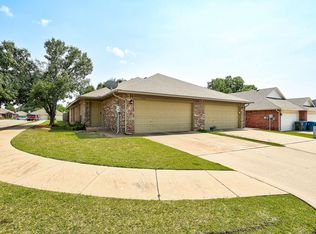 1912 Lariat Cir, Edmond, OK 73003