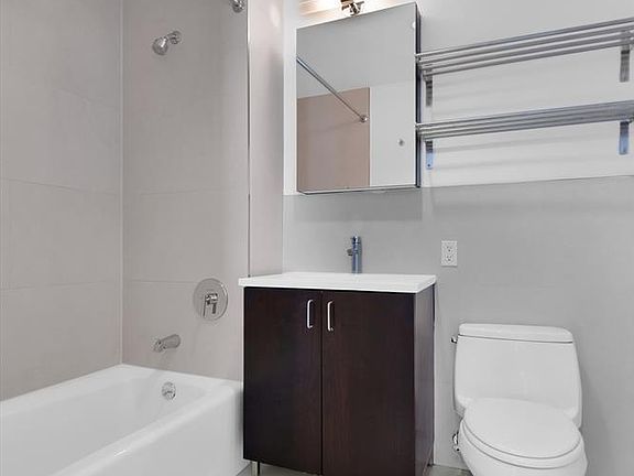 5th image of 3050 21st St APT 4a