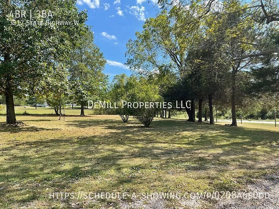 Horse Property! 4 Bedroom/3 Bathroom with Indoor Horse Arena, and Beautiful Outdoor Oasis Availab... — Photo 2