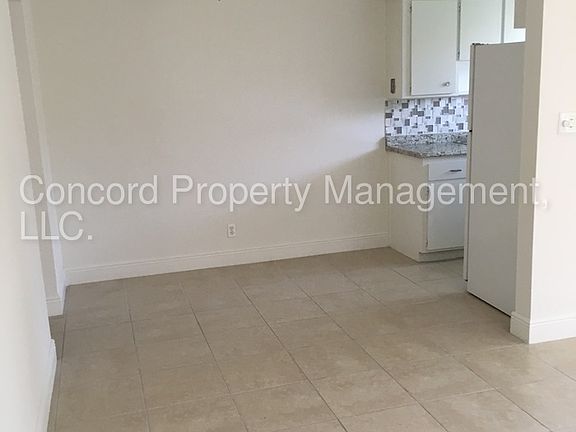 5th image of 409 SE 20th St APT 8