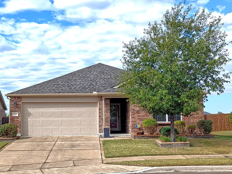 704 Rivers Creek Ln — Photo 3