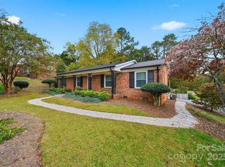 1071 12th Ave NW, Hickory, NC 28601