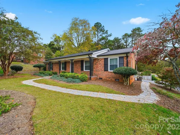 1071 12th Ave NW, Hickory, NC 28601