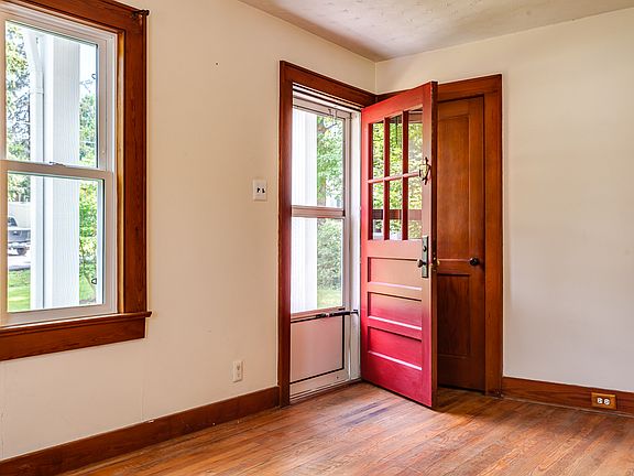 2nd image of 5905 Adelia Dr